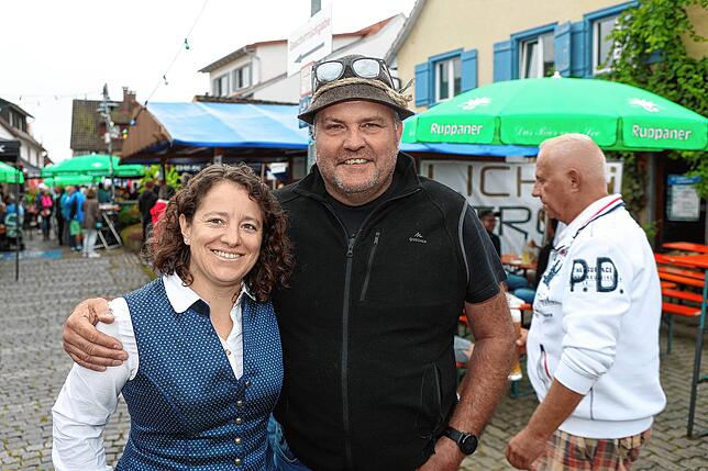Bild 29: Frühschoppen und Flohmarkt locken die Besucher – so endet das Dingelsdorfer Herbstfest 2024