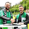 Freuen sich auf die neue Spielgemeinschaft: Jörg Faller (Vorstand SV Nußbach, links) und Felix Kentischer (Vorstand FC Triberg).