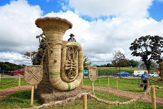 Die Trachtenkapelle Amrigschwand-Tiefenhäusern schikt eine Tuba mit Aussichtsplattform ins Rennen.