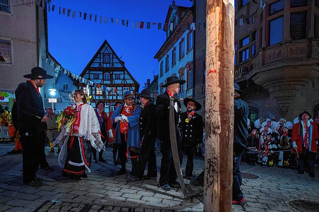Bild 20: Die schönsten Bilder vom Narrenbaumfällen in Meßkirch