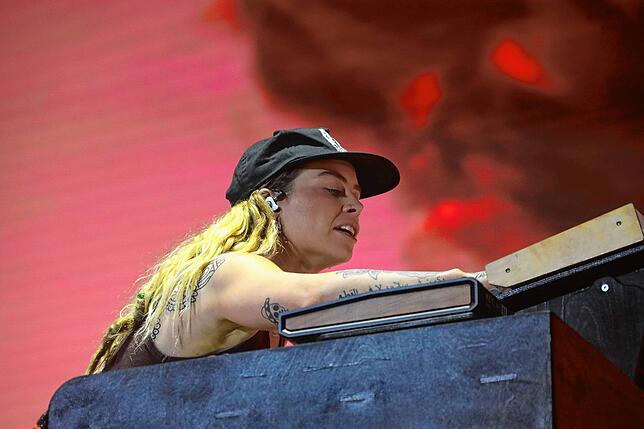 Bild 10: Southside 2023: Die schönsten Bilder vom Auftritt von Tash Sultana