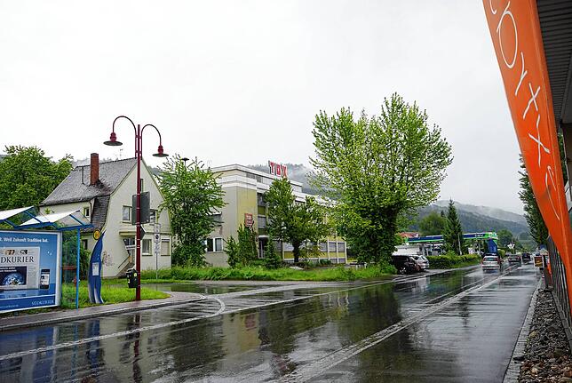 Bis etwa 2006 sah es in der Überlinger Straße in Ludwigshafen so aus. Tox Dübel wurde später für den Bau des Edeka abgerissen. Auch das ...