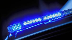 Bild : Auto gerät in Gegenverkehr! Radfahrer (68) stirbt