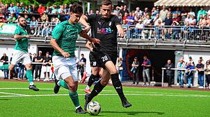 Wiedersehen nach fünf Tagen: Leon Boos (links) trifft mit dem FC Zell im Endspiel um den Rothaus-Bezirkspokal in Rheinfelden auf Manuel ...
