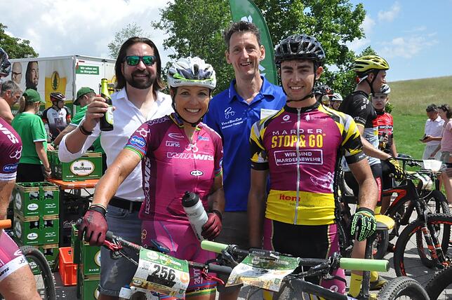 Bike Marathon Gewinner des 15. Waldhaus-Mountainbike-Marathons wurden Schirmherrin Sabine Spitz und Julian Schelb aus dem Münstertal. Das Bild ...