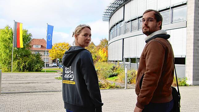 Die beiden Respekt-Coaches Caroline Sperling und Johannes Renner müssen dem Berufsschulzentrum Stockach den Rücken kehren, denn die ...