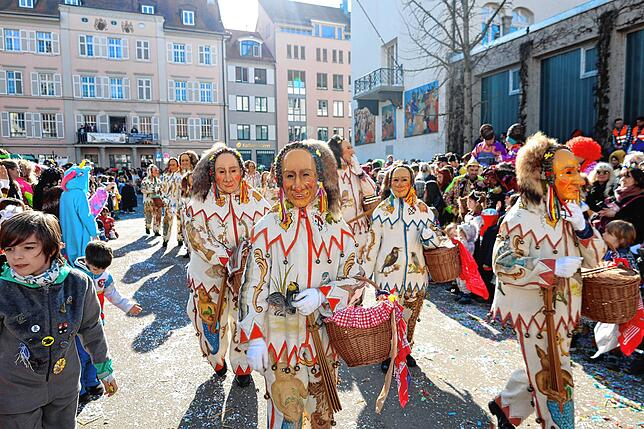 Bild 25: Konstanzer Fasnachtsumzug 2025: Altstadt ist in Narrenhand