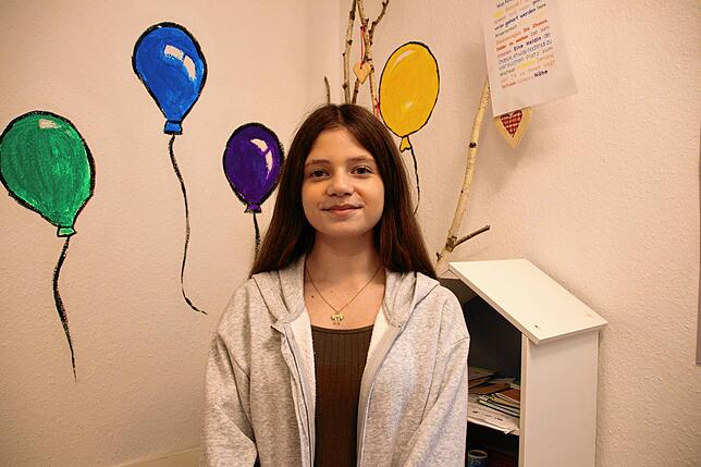 Angelina Fischer übt den Beruf Heilpädagogin in ihrer Praktikumswoche aus.