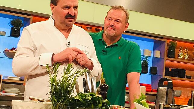 Andreas Specht kocht mit Johann Lafer bei der Küchenschlacht.