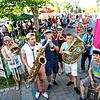 (Archivbild) Seit 2019 fand der grenzüberschreitende Flohmarkt nicht mehr statt: Damals tingelte die Konstanzer Formation New Jam von ...