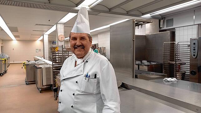 Gerd Knoll ist stellvertretender Küchenleiter am MCB. Während das Kochen kaum Computerhilfe benötigt, sieht das bei der Bestellung von ...