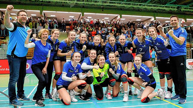 Durch einen bärenstarken Schlussspurt mit fünf Siegen in Folge in der letzten Saisonphase sorgten die Villinger Volleyballerinnen dafür, ...
