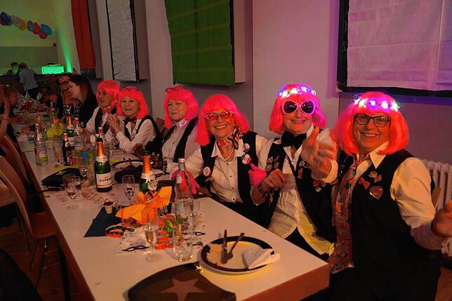 Bild 29: Frauen außer Rand und Band