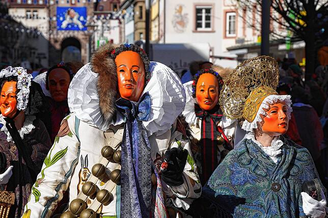 Bild 22: Villinger Maschgerelauf: Narren strömen durch die Innenstadt