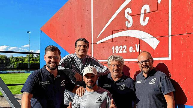 Trainer Ismail Cetin (Mitte) verstärkt jetzt die Führungsetage im Bereich Jugendfußball des SC Lauchringen.  Foto: SC Lauchringen