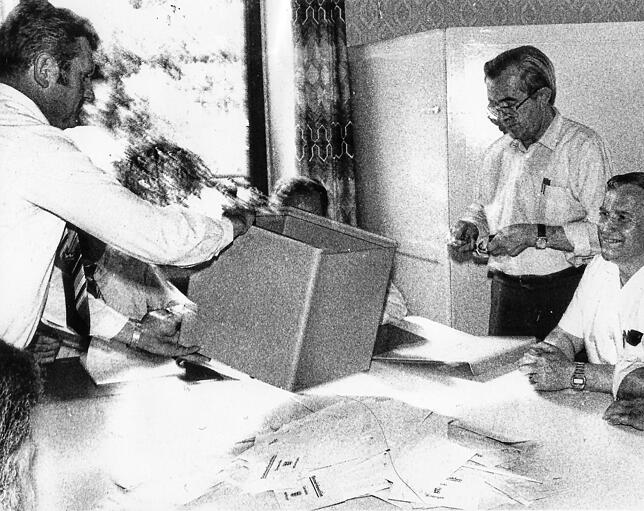 Auszählung der Bürgermeisterwahl in Mühlingen am 5. Juni 1983