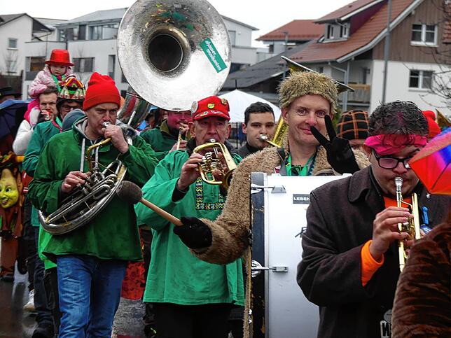 Bild 15: Rathaussturm in Ahausen: Die beeindruckendsten Bilder des Fasnacht-Spektakels in 2025