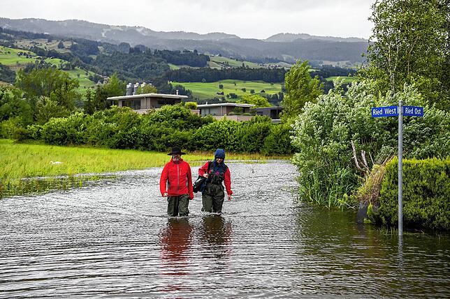 Hochwasser in der Schweiz im Kanton Obwalden am Vierwaldstättersee.