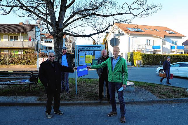Abstand nicht nur wegen Corona: Die Bürgervereinigung Allmannsdorf/Staad mit Siegfried Musterle, Manfred Riedle und Alexander Gebauer ...