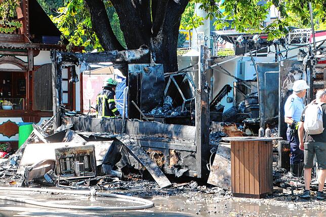Bild 15: Bilder der Brandstelle nach einem Feuer auf dem Seehasenfest