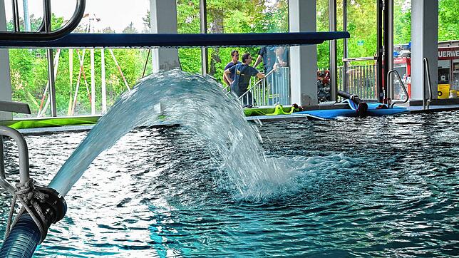 Wasser sparen im großen Stil: Im August hat die Stadt das Wasser des Hallenbads abgepumpt und in einen Hochbehälter geleitet. Die Bürger ...