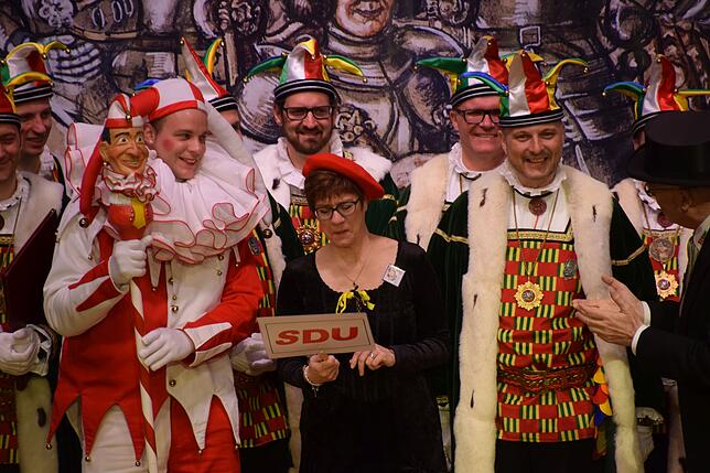 Bild 8: Bilder vom Empfang des Stockacher Narrengerichts von Annegret Kramp-Karrenbauer im Bürgerhaus