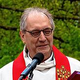 „Unser Einsparziel liegt bei 20 Prozent, und da kommt jetzt alles auf den Prüfstand“, sagt der katholische Dekan Josef ...