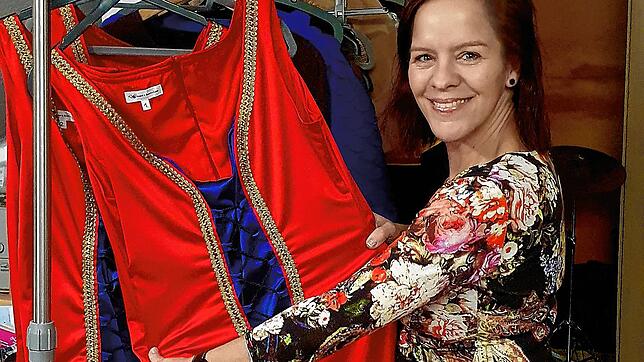 Mit farbenfrohen Stoffen zu arbeiten, liebt Nadine Lehn. Stolz kann sie auch auf ihre neuste Kreation für ihren Heimatverein sein: das ...