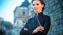 Oksana Lyniv: Die Dirigentin aus der Ukraine ist in der neuen Saison in Stuttgart zu hören.