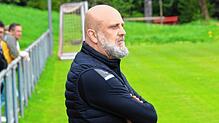 Trainer Adrian Schade ist froh, dass die DJK Villingen den Bezirksliga-Klassenerhalt schon vor dem letzten Spieltag sicher hat.
