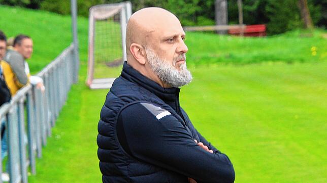 Trainer Adrian Schade ist froh, dass die DJK Villingen den Bezirksliga-Klassenerhalt schon vor dem letzten Spieltag sicher hat.