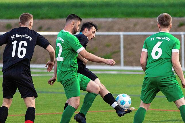 Bild 8: SV Rheintal fegt den FC Bergalingen mit 5:0 vom Platz – und wir haben Fotos!