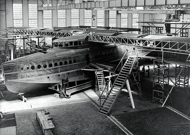 Das legendäre Flugschiff Do X während des Baus in der Dornier-Flugwerft Altenrhein im Jahr 1928. Die Vision eines Nachbaus am ...