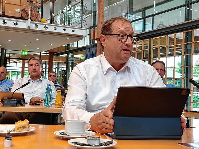 Bild 2: Wochenrückblick Schwarzwald-Baar: steigende Inzidenz, eingesperrter OB, abgefahrene Reifen