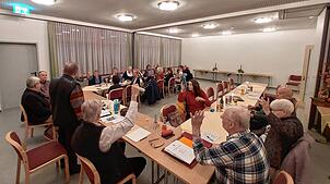 Schweren Herzens ermächtigen die Anwesenden den amtierenden Vorstand, die Auflösung der Ortsgruppe in die Wege zu leiten. Bild: Gerd ...