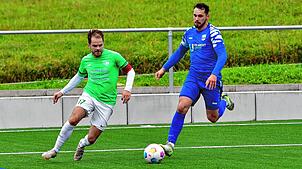 Wie im Hinspiel: Julian Bächle (links, gegen Aaron Vogt) hatte schon im November beim 6:0 für die SG Mettingen/Krenkingen doppelt ...