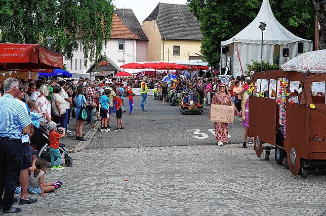 Bild 1: Das Dorffest in Tengen-Watterdingen ist eröffnet