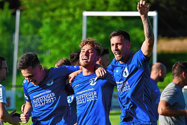 Bild 24: FC Erzingen steigt nach 3:2 gegen FC Emmendingen in die Landesliga auf &ndash; wir haben Bilder!