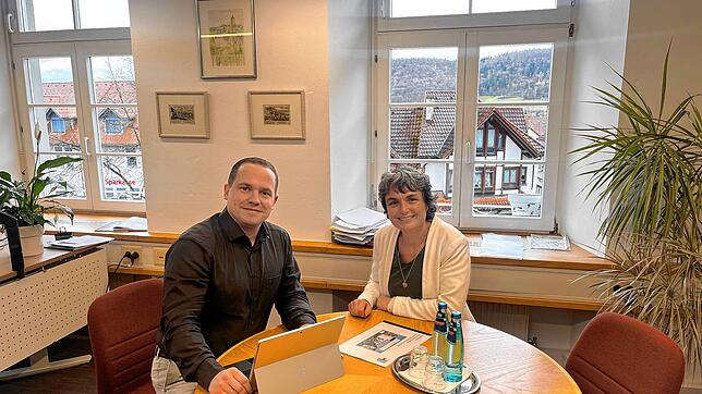 Die konstruktive Zusammenarbeit mit Bürgermeister Jürgen Wiener zum Wohl der Gemeinde Hohentengen schätzt Yvonne Vollmer besonders. ...