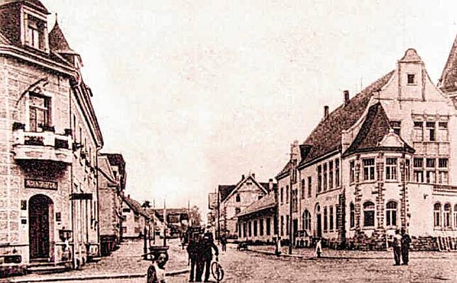 Was über die Jahrzehnte verloren geht oder: So schön war das alte Villingen, wie dieser Blick in die Vöhrenbacher Straße zeigt: Rechts ...