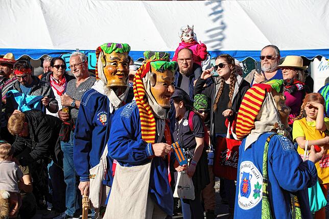 Bild 39: Bilder vom närrischen Treiben beim Treffen der Narren am Fasnachtsmontag in Stühlingen (Teil 2)