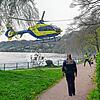 Der Rettungshubschrauber LIONS1 brachte die Besatzung direkt an die Einsatzstelle und flog sie danach wieder zurück.