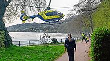 Der Rettungshubschrauber LIONS1 brachte die Besatzung direkt an die Einsatzstelle und flog sie danach wieder zurück.