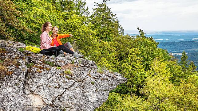 Bild : Wandern Albstadt: Traufgang Zollernburg-Panorama bietet spektakuläre Aussichten
