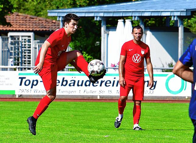 Bild 3: VfB Waldshut gewinnt das Derby beim FC Tiengen 08 mit 3:1 &ndash; und wir haben Bilder!