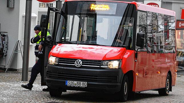 Die Tage des alten Bürgerbusses sind gezählt. Weil er mehr in der Werkstatt ist als auf der Straße, schafft die Stadt Pfullendorf einen ...