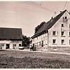Im Winter 1970 wurde der Brunnenhof umgebaut, im Jahr darauf zogen die ersten Jugendlichen ein, die Schule und die ersten Werkstätten ...