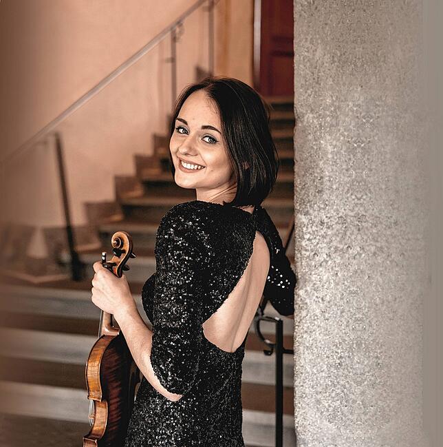 Violinistin Anne Luisa Kramb konzertiert mit den Gästen aus Litauen im Franziskaner.