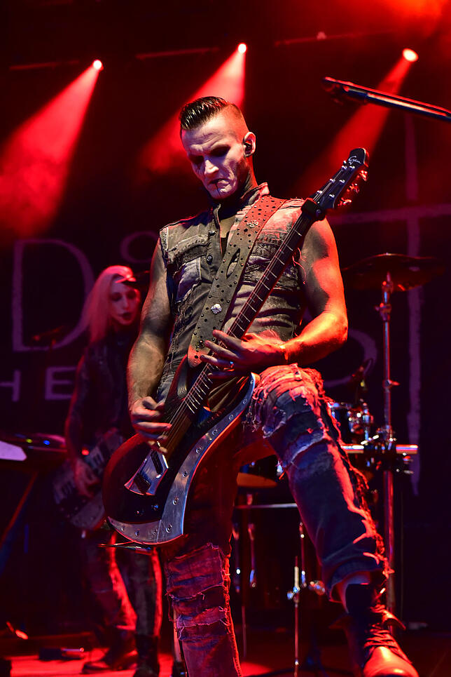 Harte Gitarrenriffs sind beinahe Pflicht, wenn die Bands an den zwei Festivaltagen in die Saiten greifen.