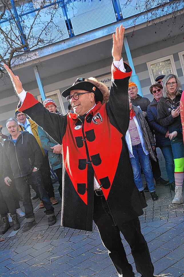 Bild 3: In Bad Dürrheim herrscht am Fasnetmentig beste Feierlaune (3)